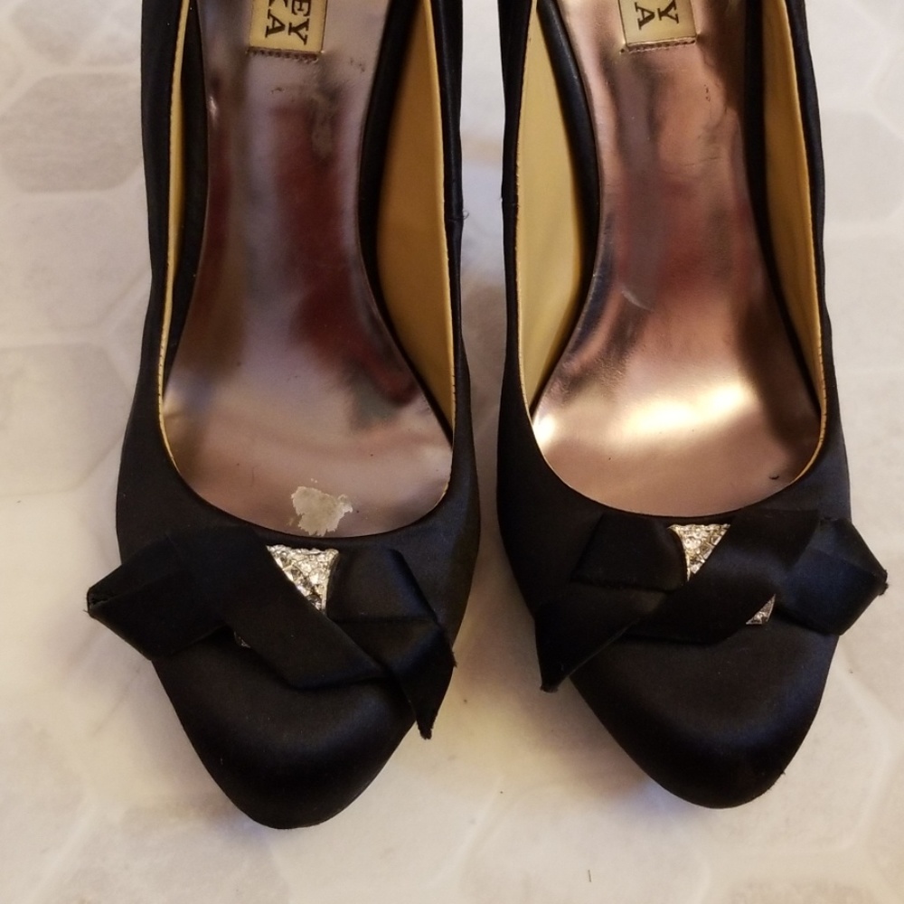 Badgley Mischka black stilettos w/ bow - Picture 6 of 7